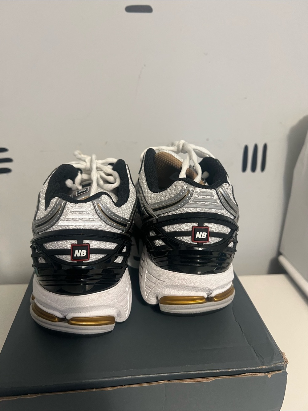 New Balance 1906R
White Metallic Gold - Picture 4 of 6